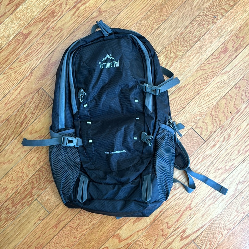 Black and grey venture pal back pack brand new